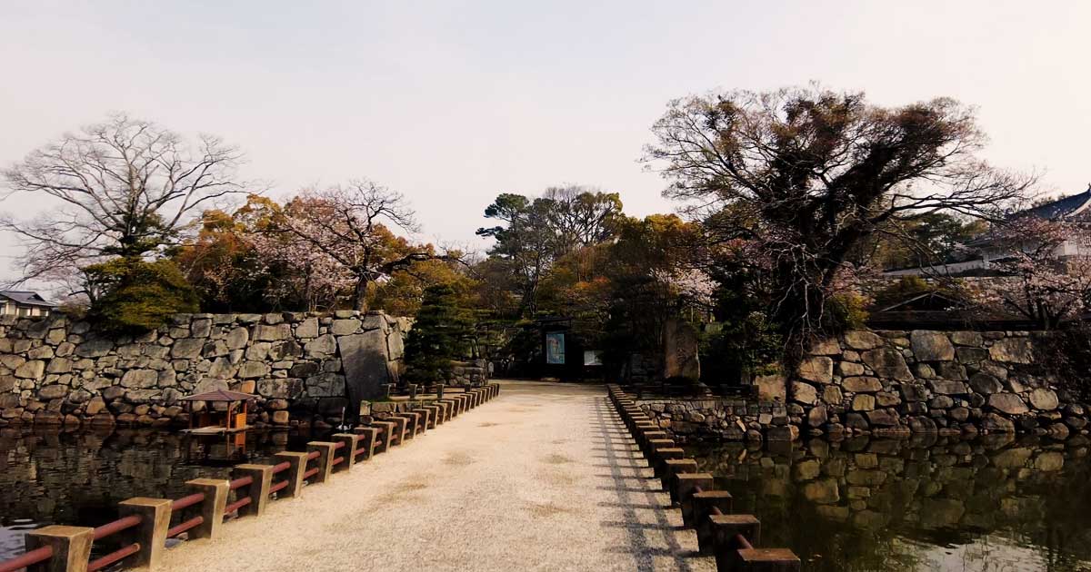 目安橋からの岡山城